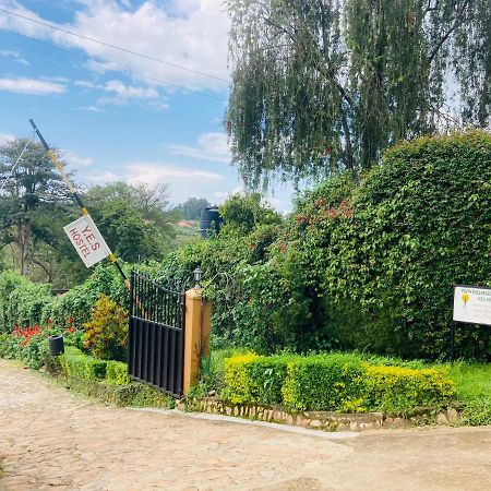 Yes Hostel Fort Portal ภายนอก รูปภาพ