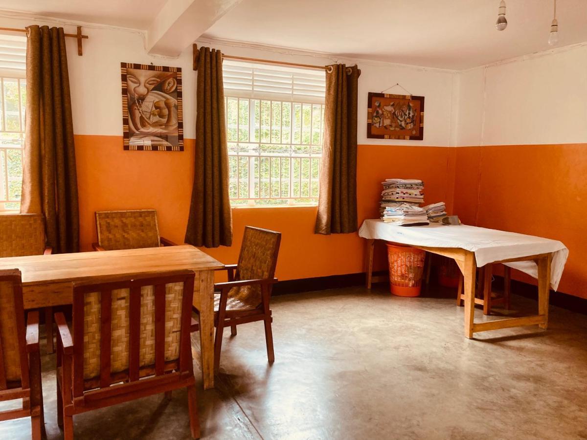 Yes Hostel Fort Portal ภายนอก รูปภาพ