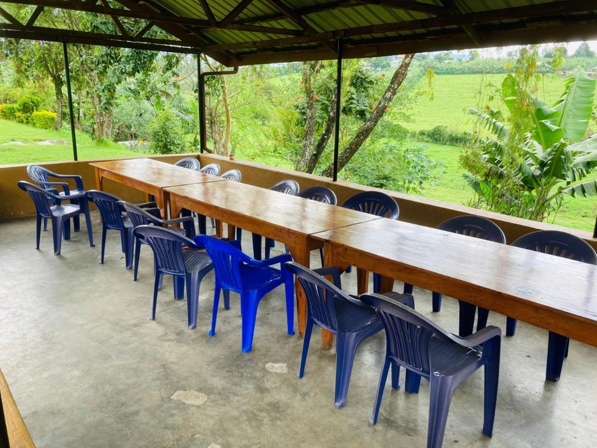 Yes Hostel Fort Portal ภายนอก รูปภาพ