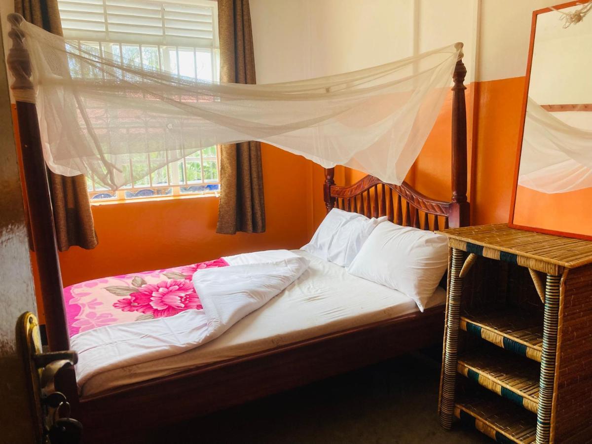 Yes Hostel Fort Portal ภายนอก รูปภาพ