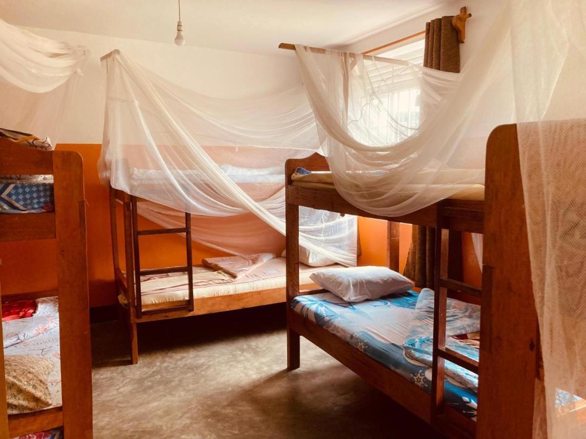 Yes Hostel Fort Portal ภายนอก รูปภาพ